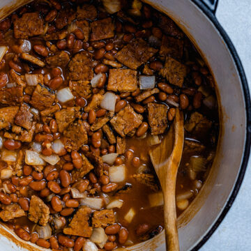 Maple Baked Beans with Tempeh