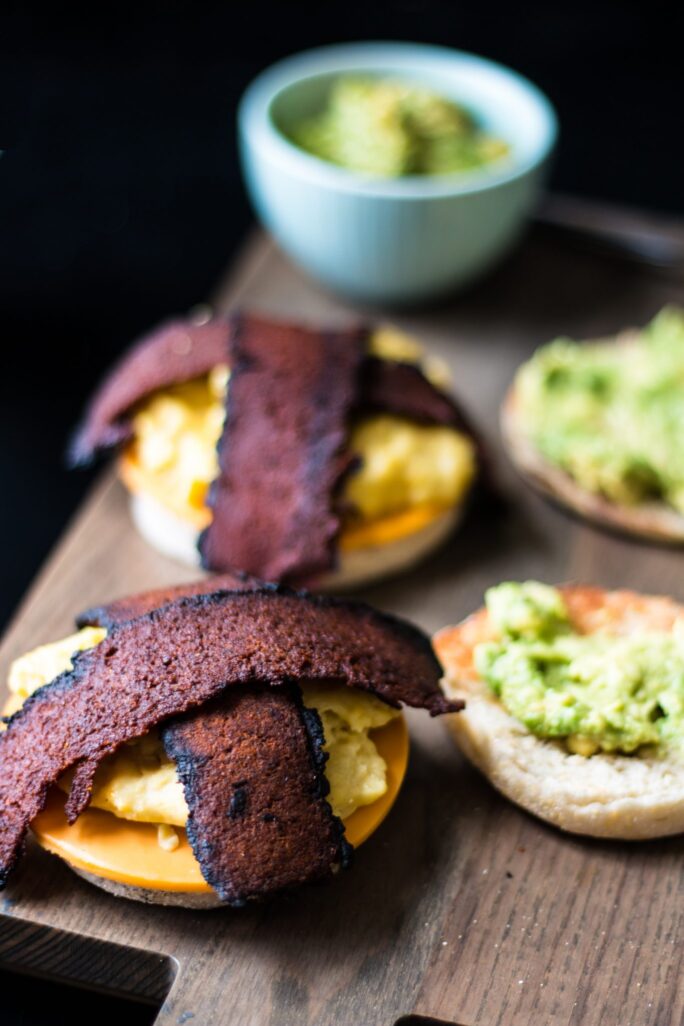 https://thenutfreevegan.net/wp-content/uploads/2017/06/MG_2529Super-delicious-vegan-bodega-breakfast-sandwich-english-miuffin-bacon-egg-avocado-cheese-recipe-amazing.jpg