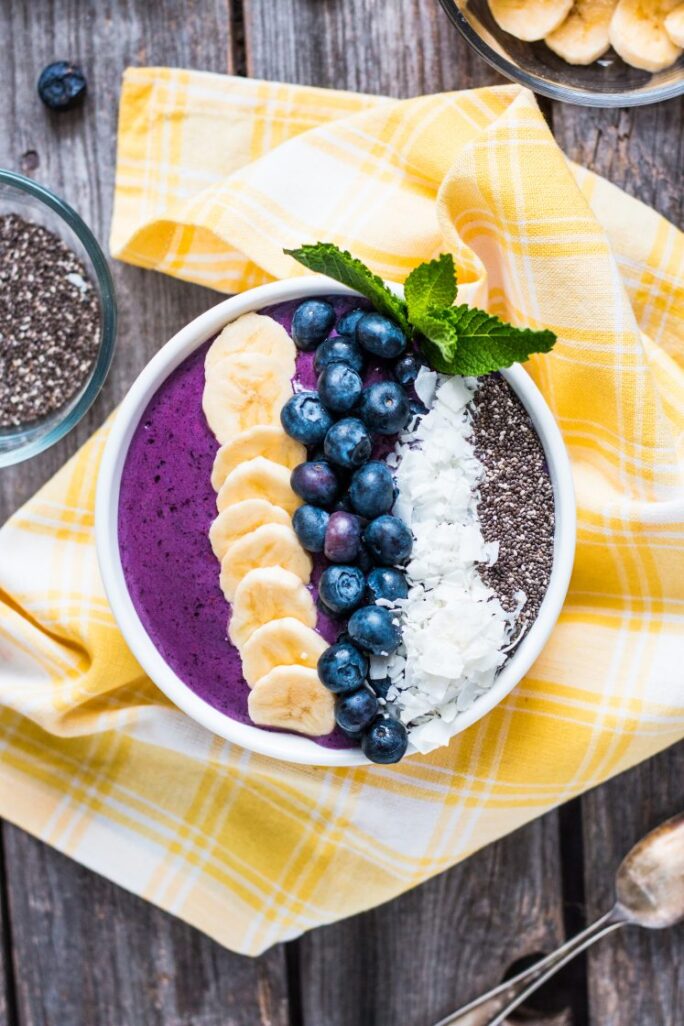 Simple delicious vegan blueberry banana smoothie bowl breakfast nutfreevegan