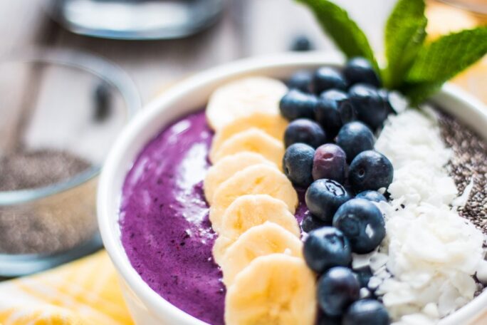 https://thenutfreevegan.net/wp-content/uploads/2018/01/Easy-delicious-healthy-amazing-blueberry-banana-smoothie-bowl-chia-coconut-vegan-nut-free-nutfreevegan-dairy-free-recipe-breakfast-4.jpg