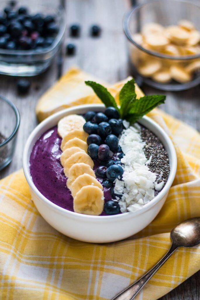Simple delicious vegan blueberry banana smoothie bowl breakfast nutfreevegan
