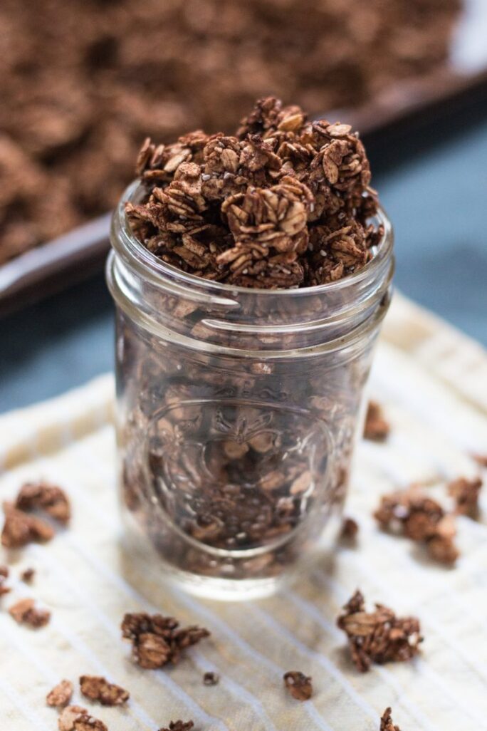 Simple and delicious vegan chocolate chia granola | www.thenutfreevegan.net