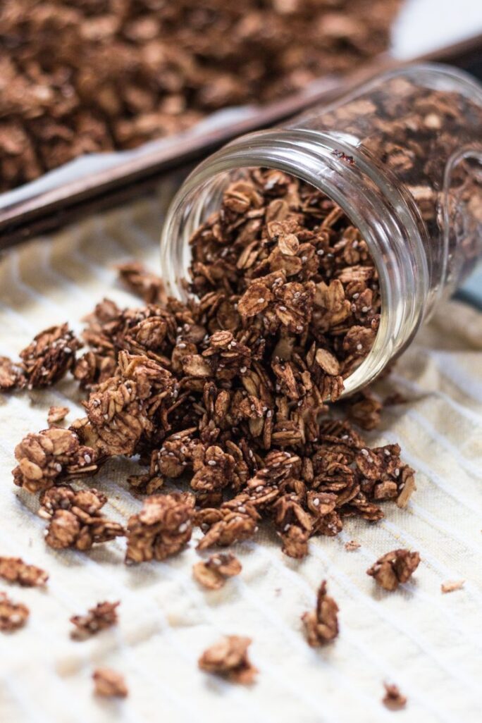 Simple and delicious vegan chocolate chia granola | www.thenutfreevegan.net